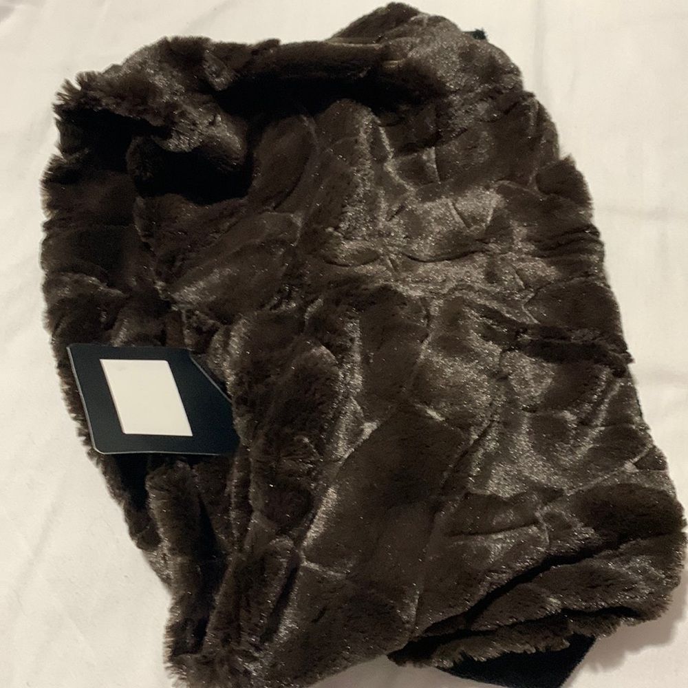 Modena Loop Scarf - Picture 6 of 11